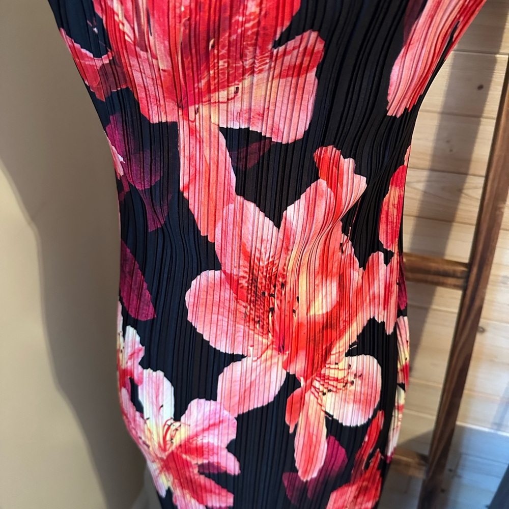 Pretty little thing floral plisse maxi dress - Picture 3 of 11